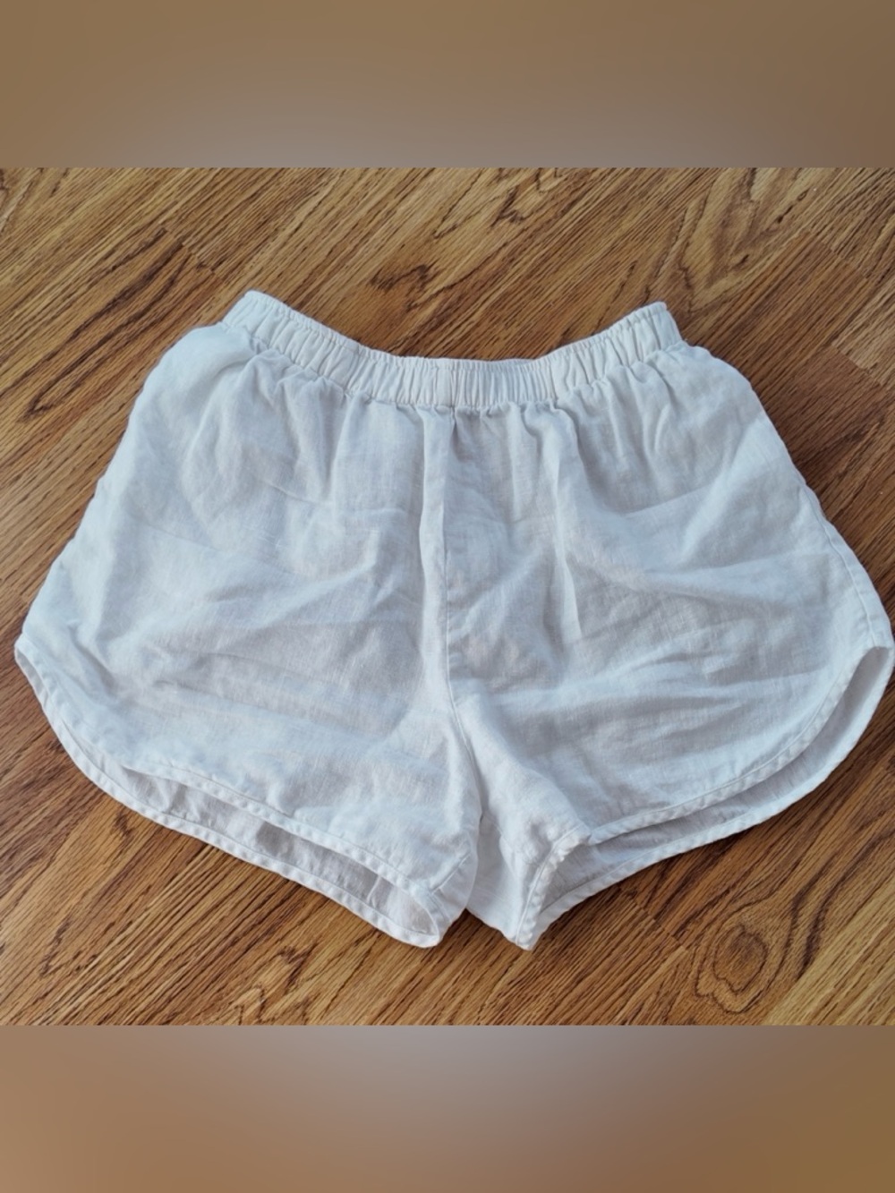 Matching White Button-Up and White Shorts Set - Picture 4 of 4